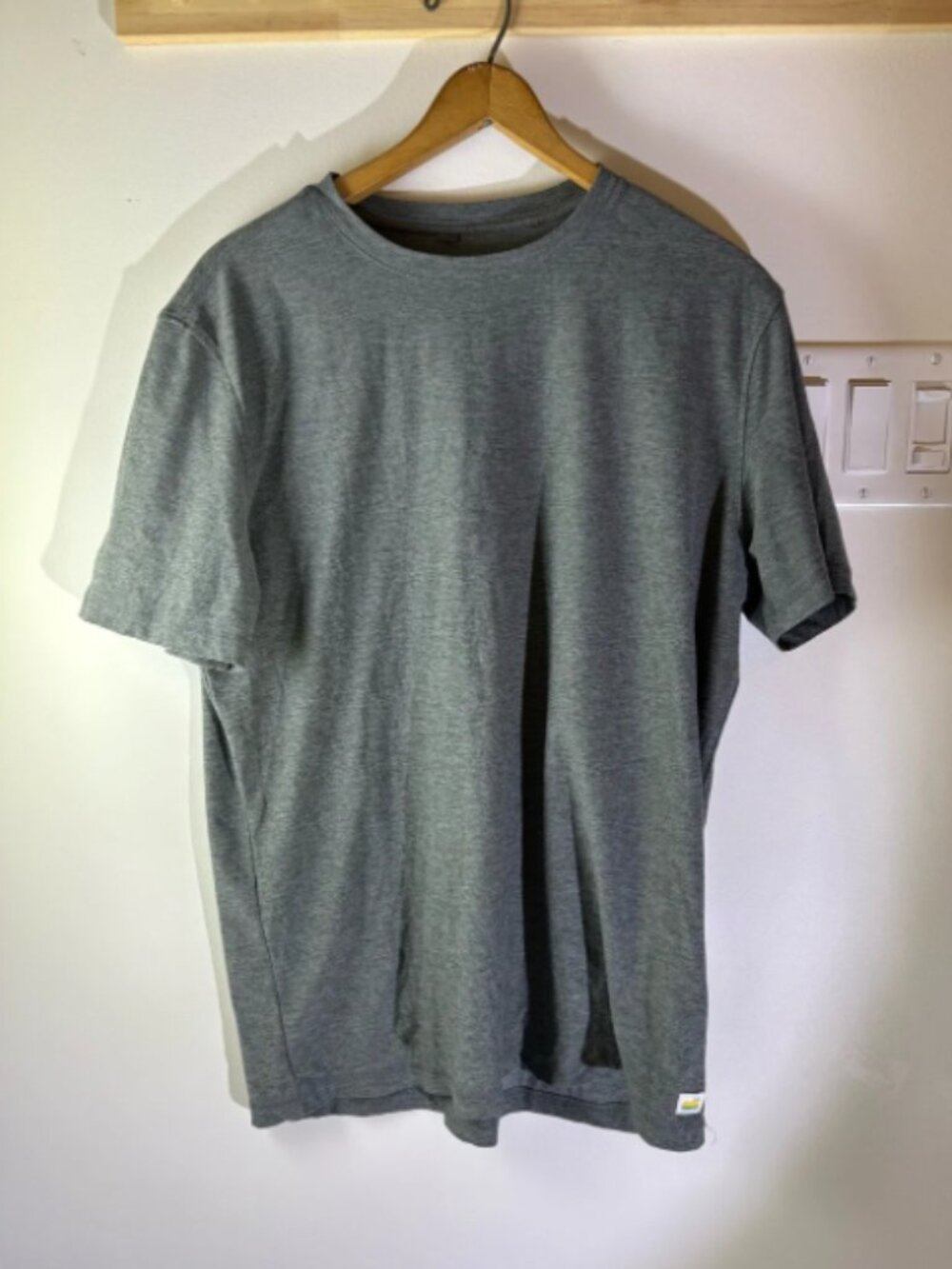 Vuori Men's Short Sleeve Crew Tee - Heather Gray